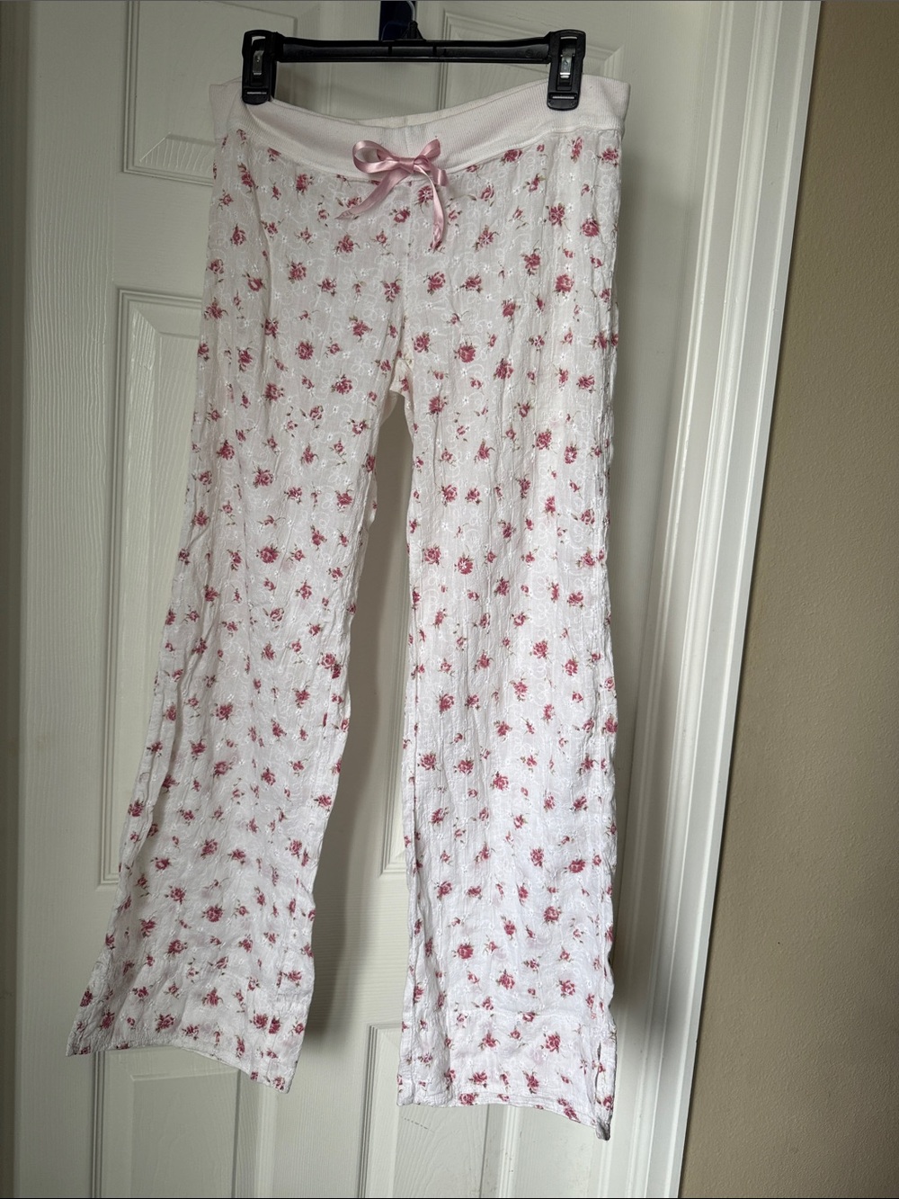 Abercrombie & Fitch White Floral Sleep Lounge Pants with Pink Ribbon